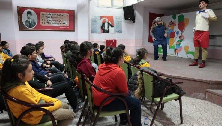 Nevşehir’de depremzede çocuklara tiyatro morali