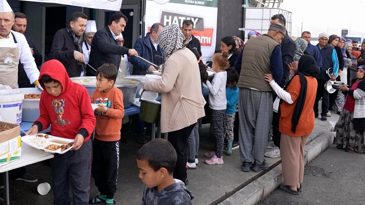 Afet bölgesinde Bursa Osmangazi'den her gün 4 bin kişilik aş 2
