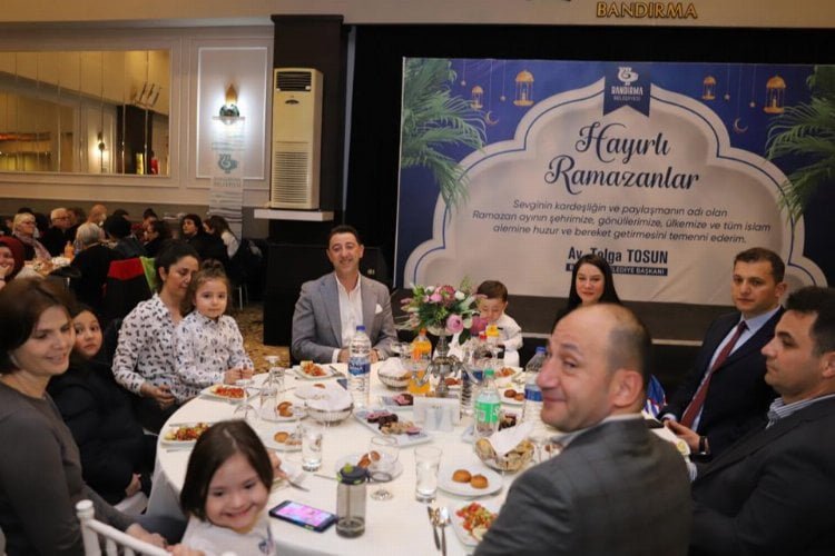 Bandırma Belediyesi'nden 'özel' iftar 5 Bandırma Belediyesi'nden 'özel' iftar
