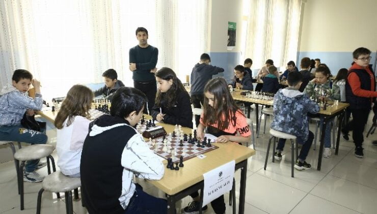 Bursa Yenişehir’de Yeşilay Satranç Turnuvası düzenlendi