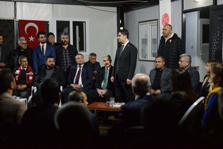 MHP'li Özdemir Kahramanmaraş'ta depremzede vatandaşlarla iftar yaptı 2