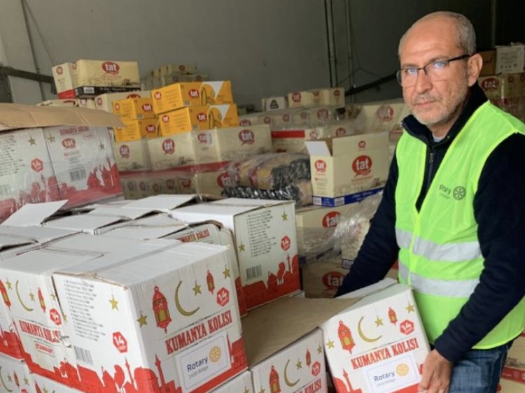 Rotary depremzedelere Ramazan yardım kolileri dağıtıyor 4