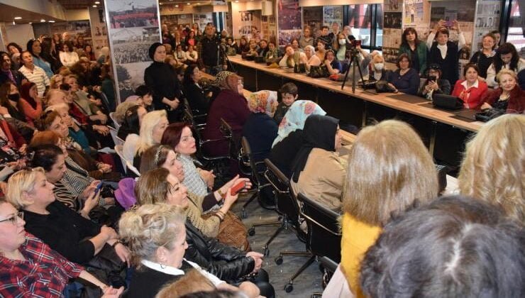CHP’li kadınlar Bursa’da salona sığmadı