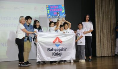 Minik Bilim Kahramanları projelerini AGÜ’de sergiledi
