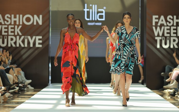 Fashion Week Türkiye'de ilk sezon defilesi gerçekleşti 1