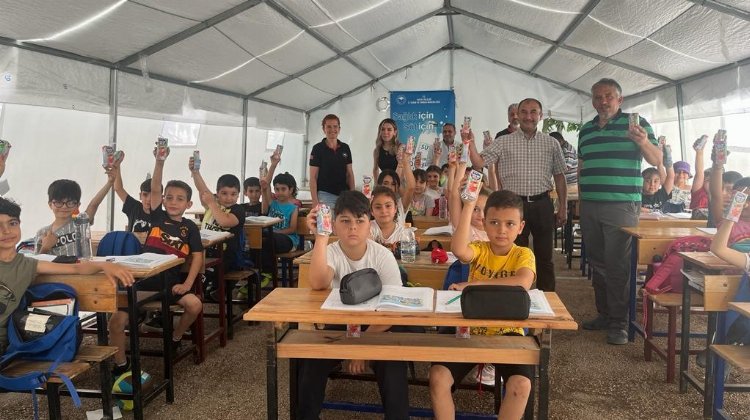 Torku'dan Hatay'a süt dağıtımı 1 Torku'dan Hatay'a süt dağıtımı 1