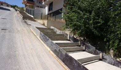 Çankaya’da merdivenli yol yapımı sürüyor