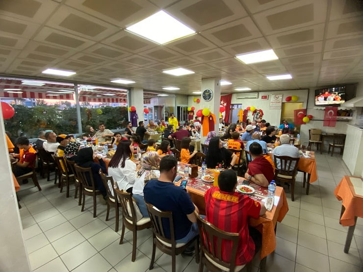 Akyurtlu Galatasaraylılar şampiyonluk yemeğinde buluştu 1