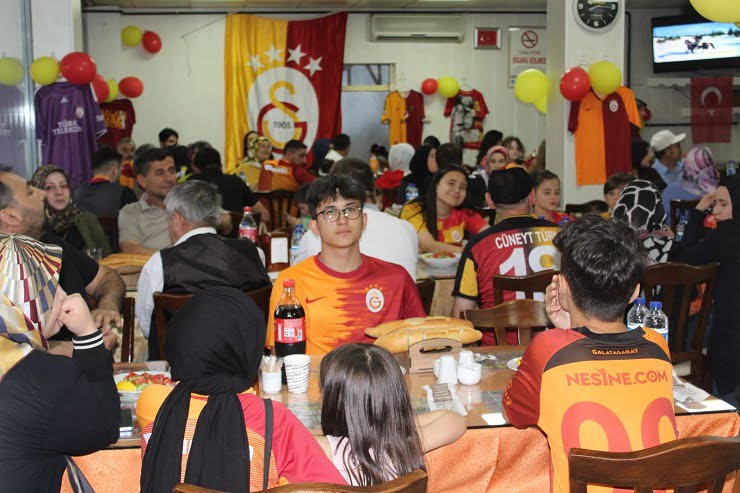 Akyurtlu Galatasaraylılar şampiyonluk yemeğinde buluştu 2