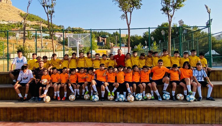 Mardin Büyükşehir geleceğin futbolcularını yetiştiriyor 3