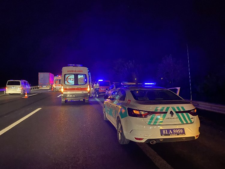Anadolu Otoyolu'nda kaza: 1 ölü, 20 yaralı 2