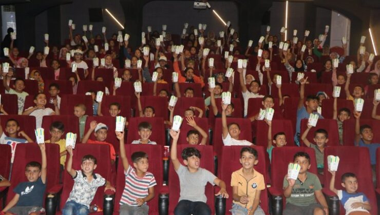 Şanlıurfa’daki çocukların sinema keyfi