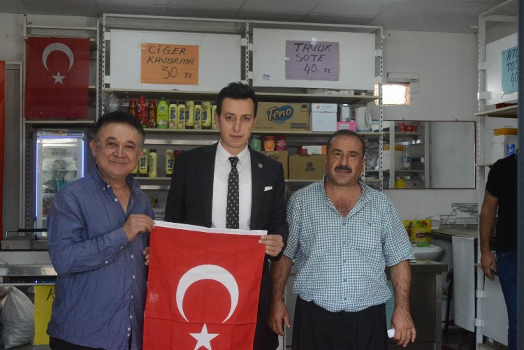 Dulkadiroğlu'nda MHP'den bin Türk bayrağı 1