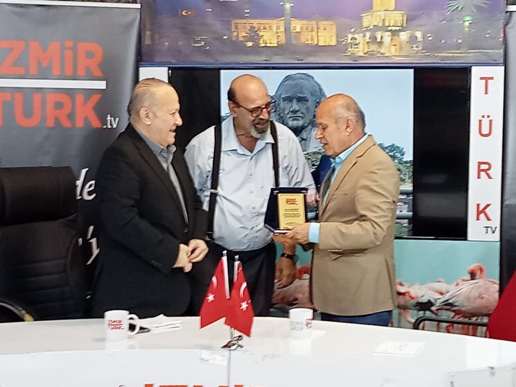İzmir Buca'da Atatürk maskı tartışması 1