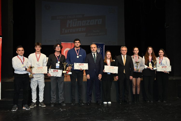 Bursa'da liseli öğrenciler münazarada yarıştı 1