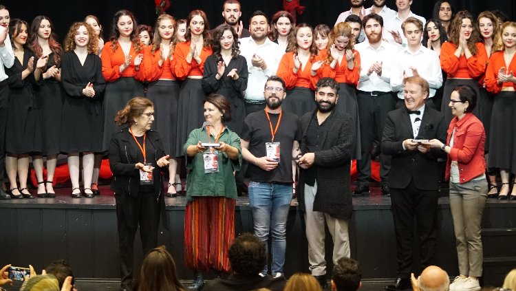 Bursa'da tiyatro coşkusuna muhteşem final 1