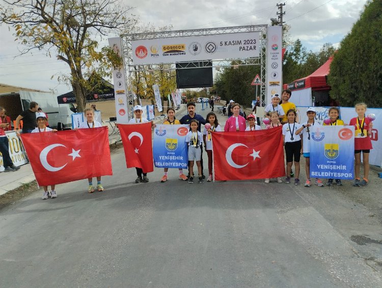 Bursa'da Yenişehirli atletler başarıdan başarıya koşuyor 1