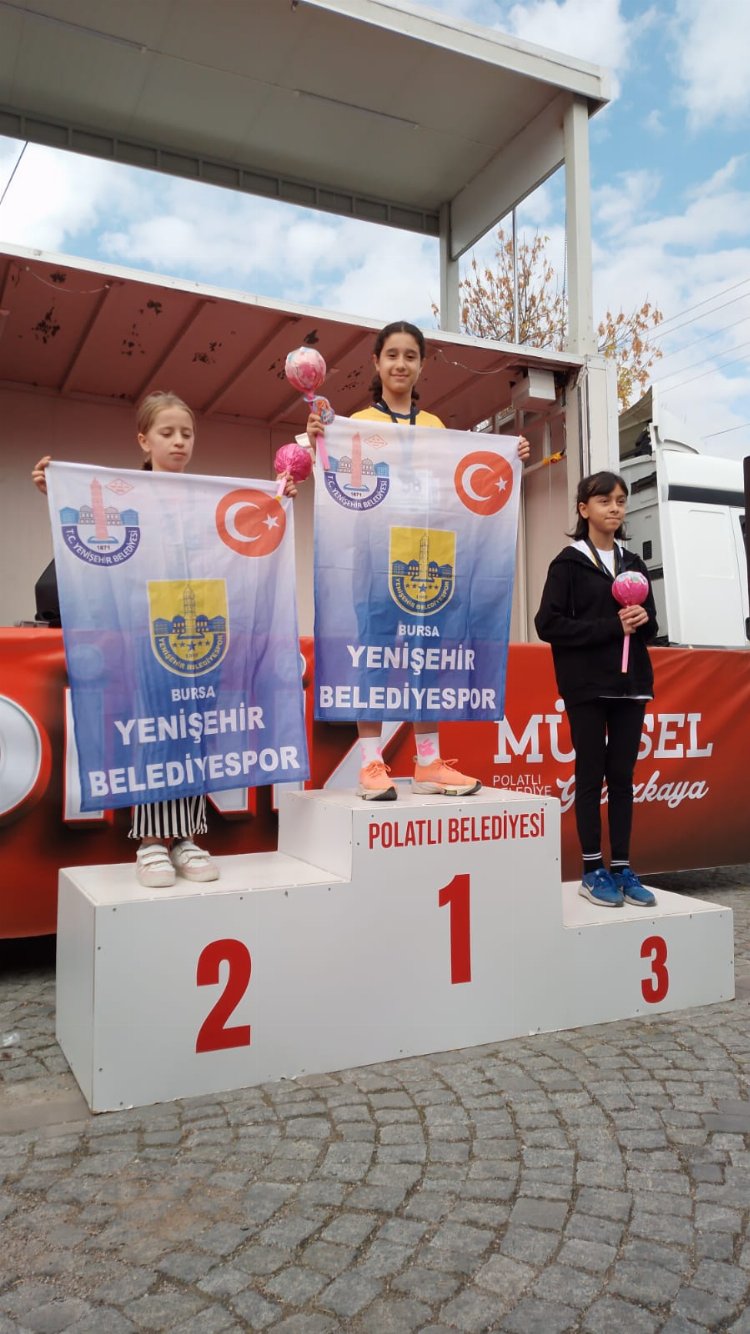 Bursa'da Yenişehirli atletler başarıdan başarıya koşuyor 9