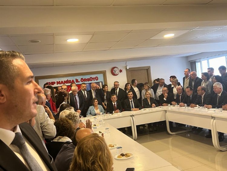 CHP Genel Başkanı Özel'e Menderes’ten sürpriz ziyaretçi 1