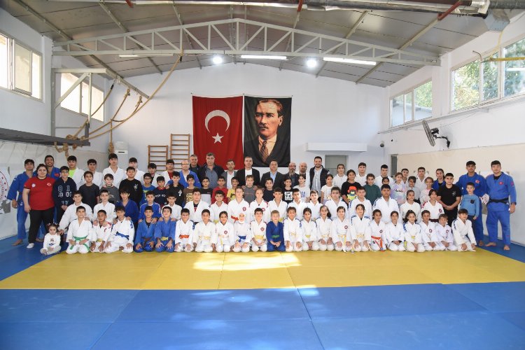 Manisalı judoculara baklava dopingli ziyaret 1