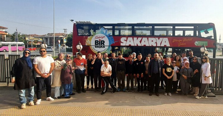 Sakarya'da turizm otobüsü ile şehir gezileri sürüyor 1