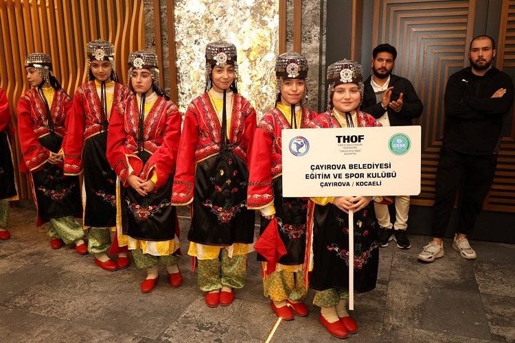 7 Bölge Halk Oyunları'na yoğun ilgi 2 7 Bölge Halk Oyunları'na yoğun ilgi 2