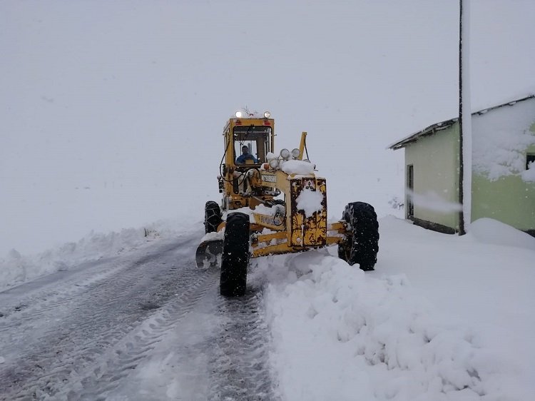 Malatya'da karla mücadele devam ediyor 1
