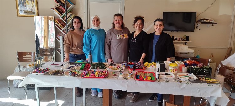 Bilecik Pazaryeri'nde çocuklar 'kar küreleri' ile hayallerini süsledi 1 Bilecik Pazaryeri'nde çocuklar 'kar küreleri' ile hayallerini süsledi 1