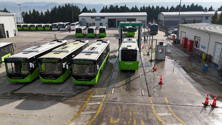Kocaeli'de otobüsler gri suyla yıkanıyor 2
