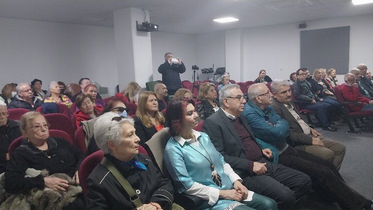 Sunay Akın: "NY Atatürk Okulu büyük bir başarı" 1 Sunay Akın: "NY Atatürk Okulu büyük bir başarı" 1
