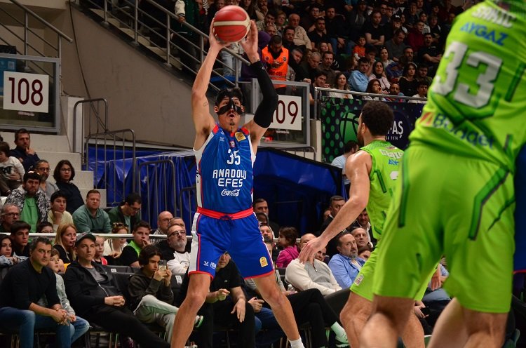 Anadolu Efes deplasmanda kazandı 2