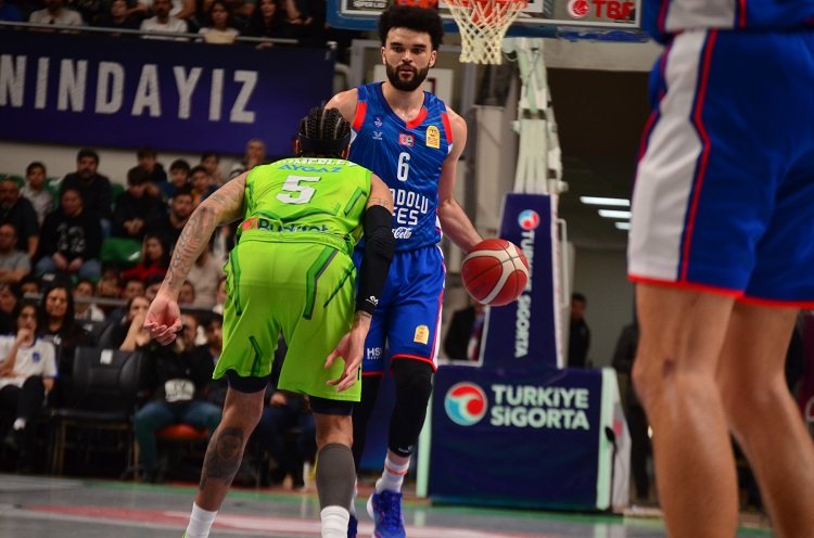 Anadolu Efes deplasmanda kazandı 3