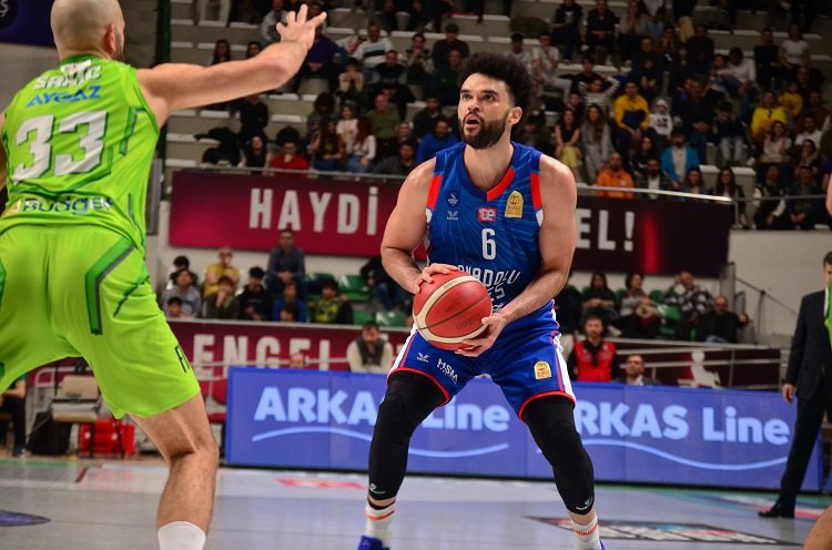 Anadolu Efes deplasmanda kazandı 6
