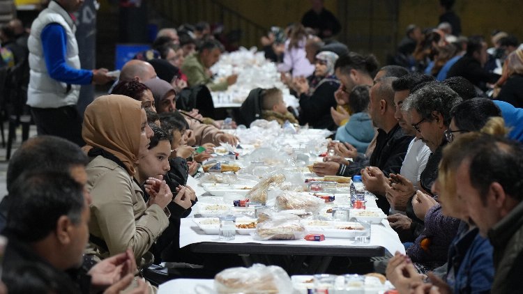 Başkan Tokat, iftar sofrasında vatandaşla buluştu 2