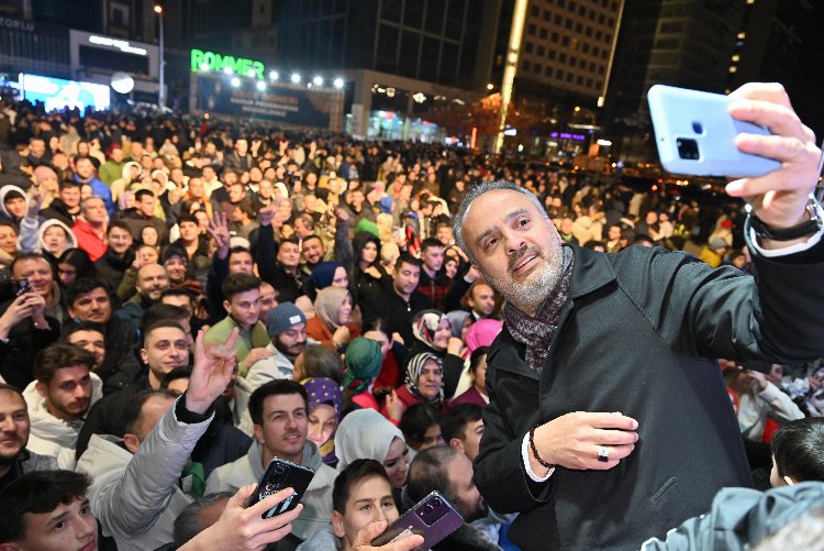 Bursa'da Başkan Aktaş'tan gençlere 'her ay gece döneri' sözü 1