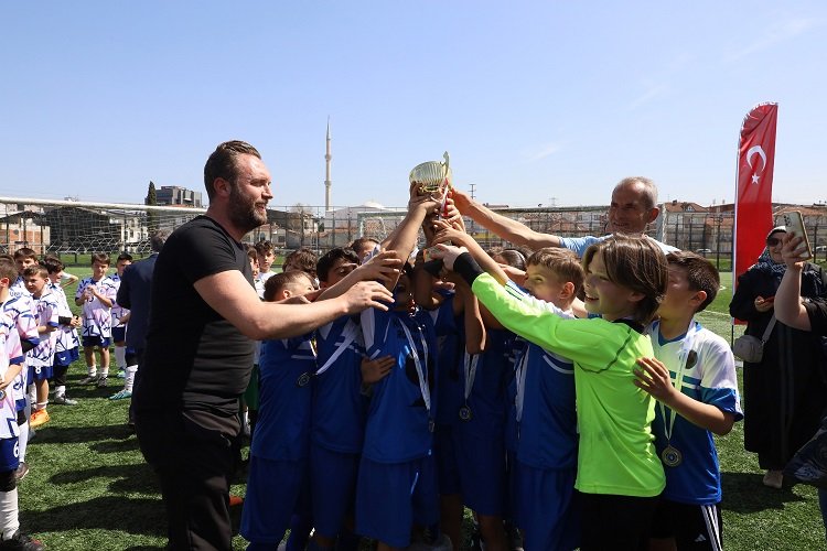 Bursa'daki İlkokul Futbol Şenliği’nde kupalar sahiplerini buldu 1