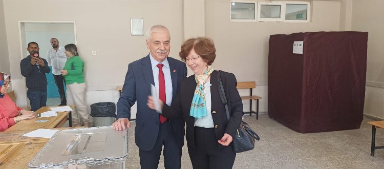 Edirne Keşan'da başkan adayları oylarını kullandı 1