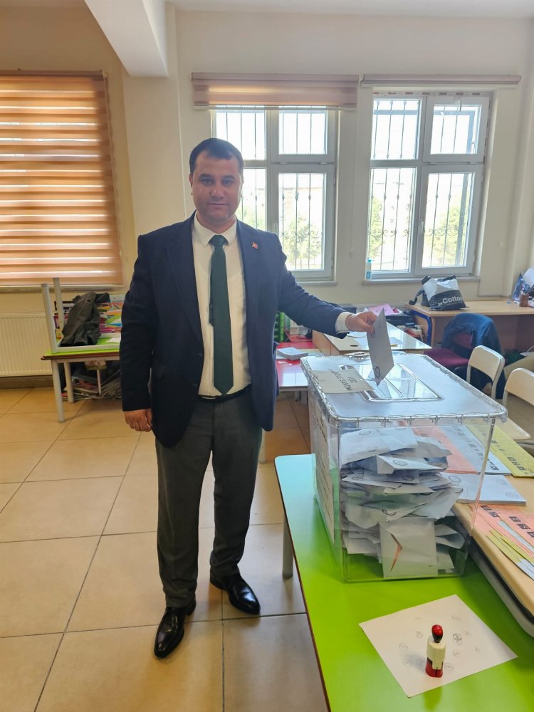 Edirne Keşan'da başkan adayları oylarını kullandı 3