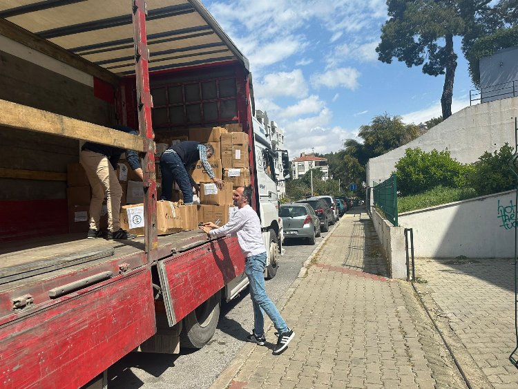 İzmir Milli Eğitim'den Gazze'ye yardım tırı 1 İzmir Milli Eğitim'den Gazze'ye yardım tırı 1