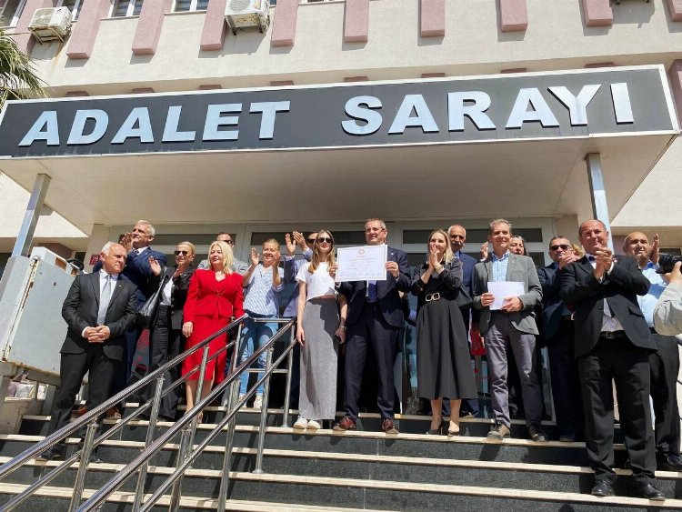 Ayvalık Belediye Başkanı Mesut Ergin mazbatasını aldı 3