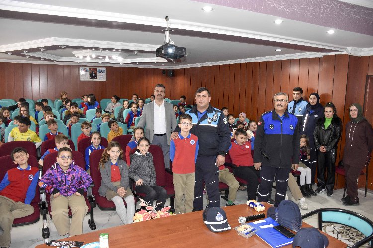 Bursa Karacabey'de zabıtadan çocuklara eğitim 1 Bursa Karacabey'de zabıtadan çocuklara eğitim 1