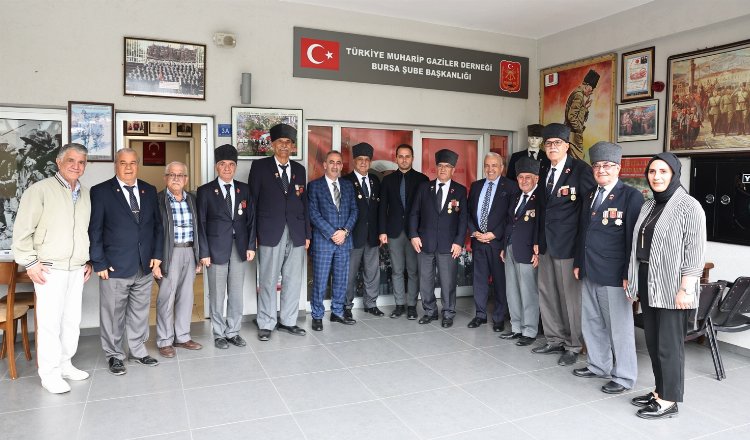 Bursa Nilüfer'de Başkan Özdemir'den şehit yakınları ve gazilere ziyaret 1
