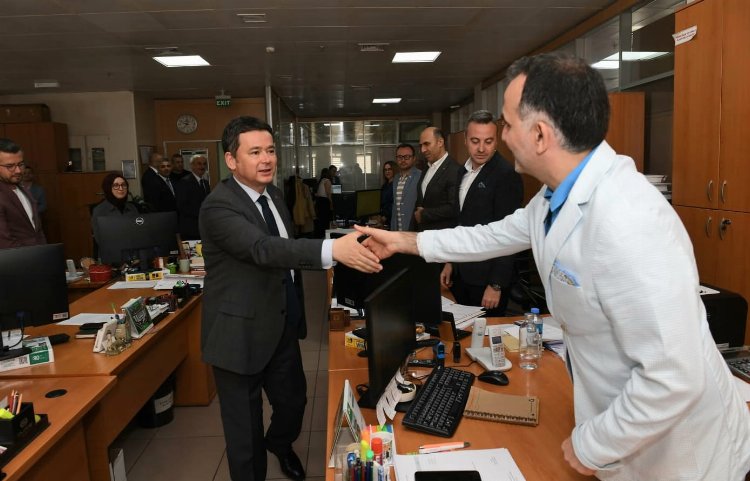 Bursa Osmangazi'de Başkan Aydın mesaiye personeliyle başladı 1 Bursa Osmangazi'de Başkan Aydın mesaiye personeliyle başladı 1