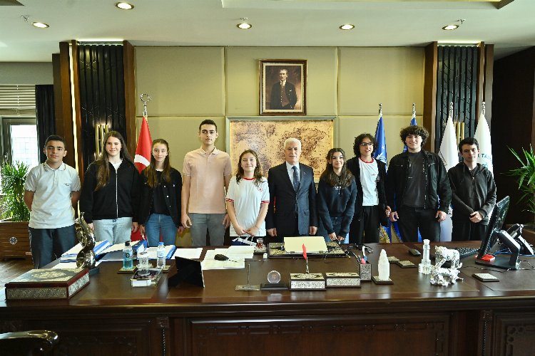 Bursa'da başarılı öğrenciler ödüllendirildi 3