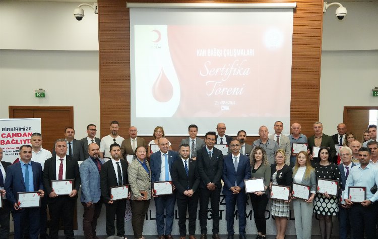 İzmir'de kan bağışçıları sertifikalandı 1
