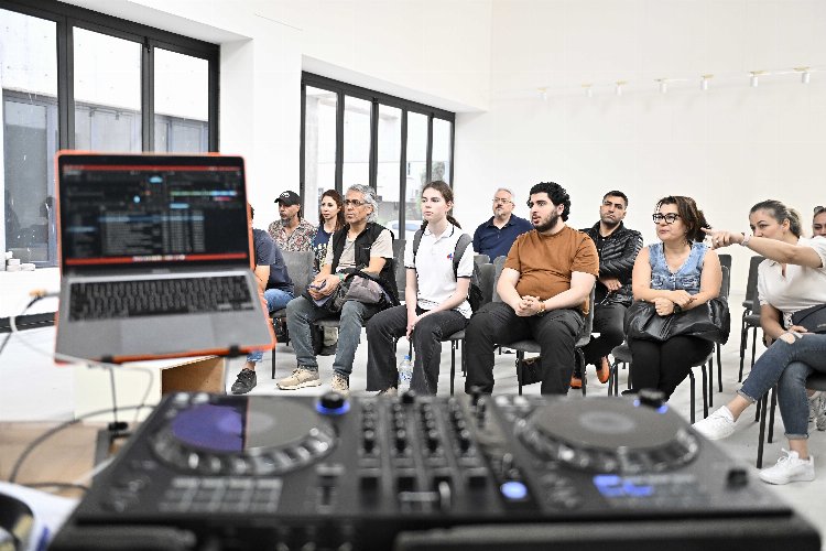 Muratpaşa Belediyesinin DJ’lik kursuna yoğun ilgi 1