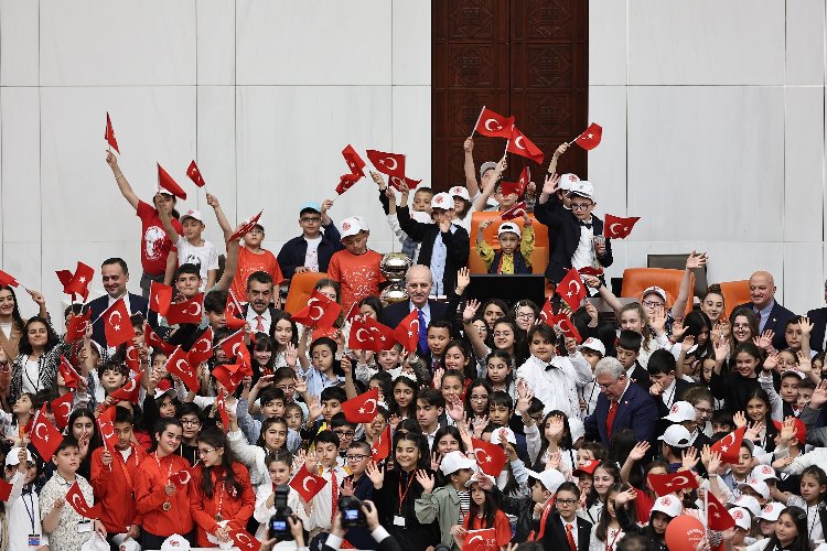 Türkiye 23 Nisan'ı coşkuyla kutluyor 1